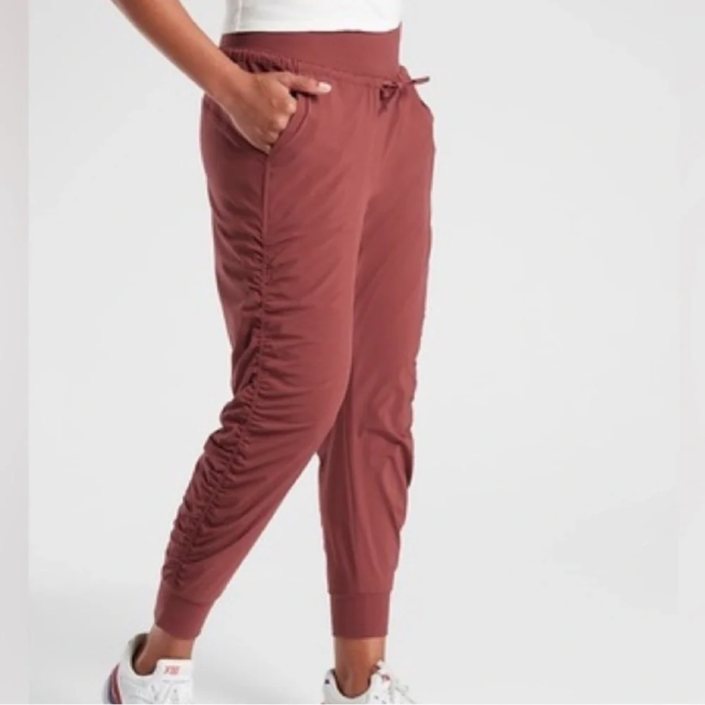 Athleta Attitude Lined Pants Size 6 Rose Mauve Ruched Joggers Cozy - Picture 1 of 9